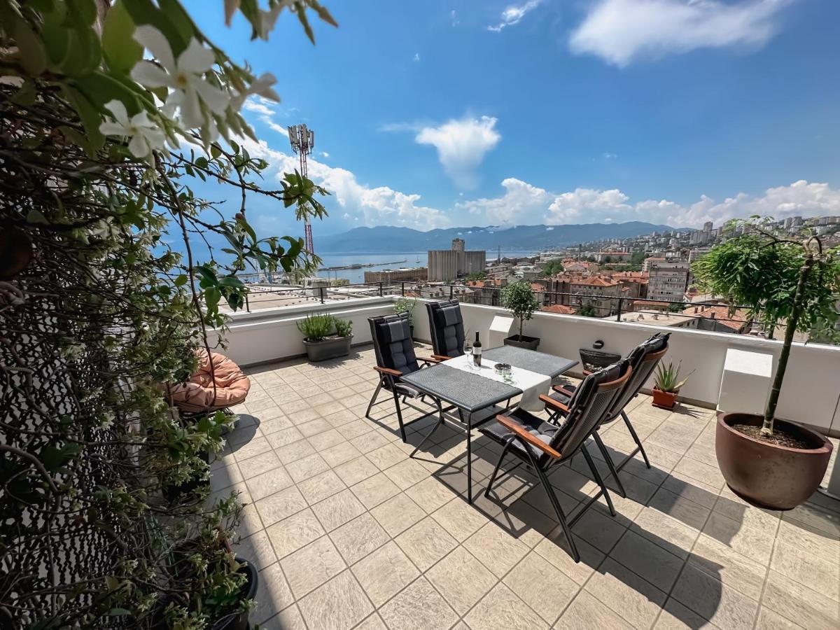 Appartement 105M2 Penthouse Sea View Rijeka With Free Garage Parking Extérieur photo
